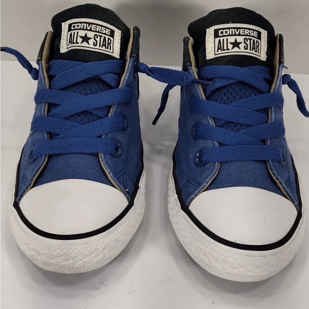 Converse Blue and White Chuck Sneakers size 3 pre owned Exellent condition
